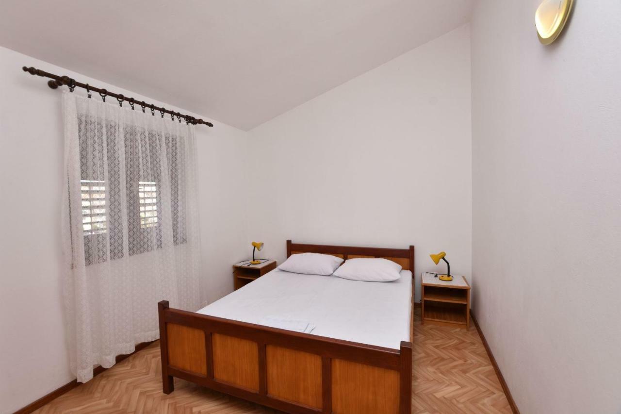 Apartment Damir Примоштен Екстер'єр фото