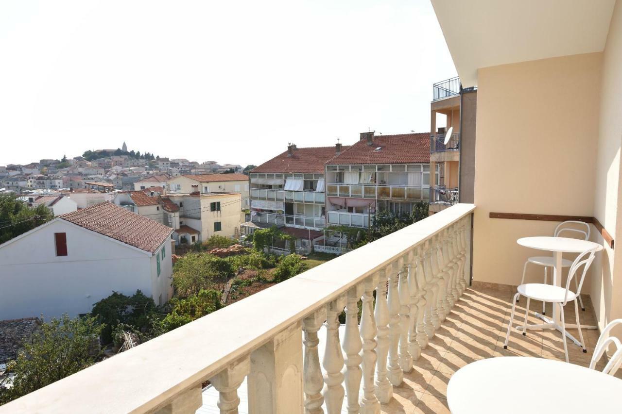 Apartment Damir Примоштен Екстер'єр фото