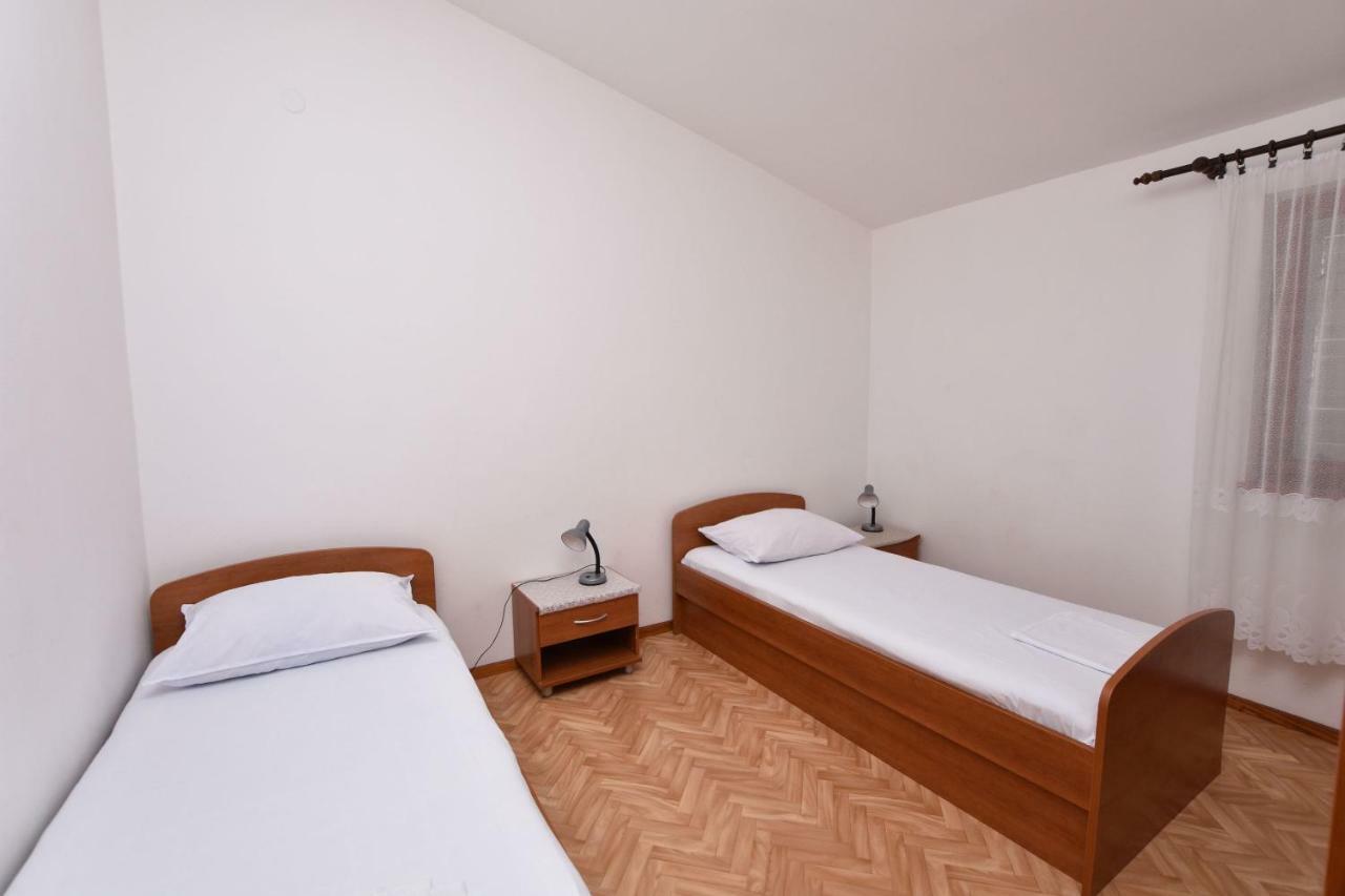 Apartment Damir Примоштен Екстер'єр фото
