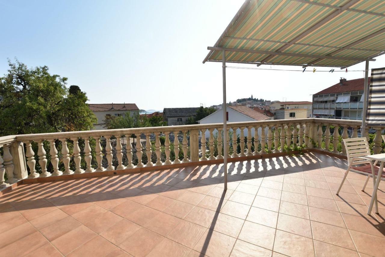 Apartment Damir Примоштен Екстер'єр фото