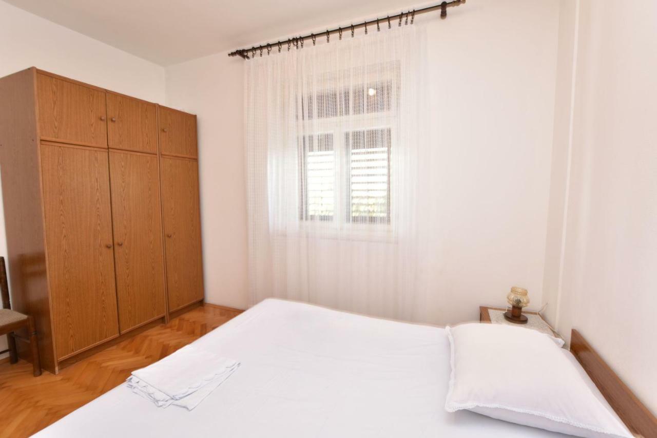 Apartment Damir Примоштен Екстер'єр фото