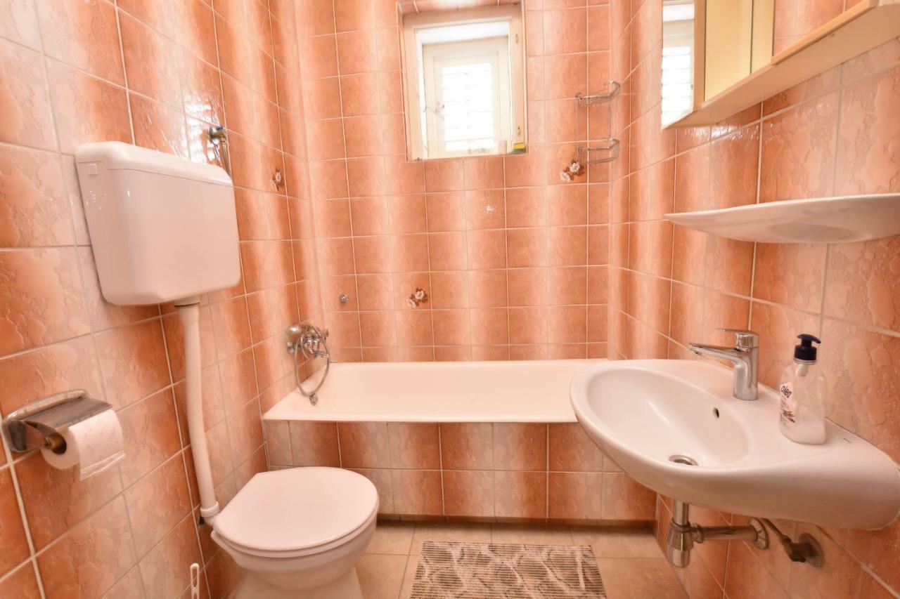 Apartment Damir Примоштен Екстер'єр фото