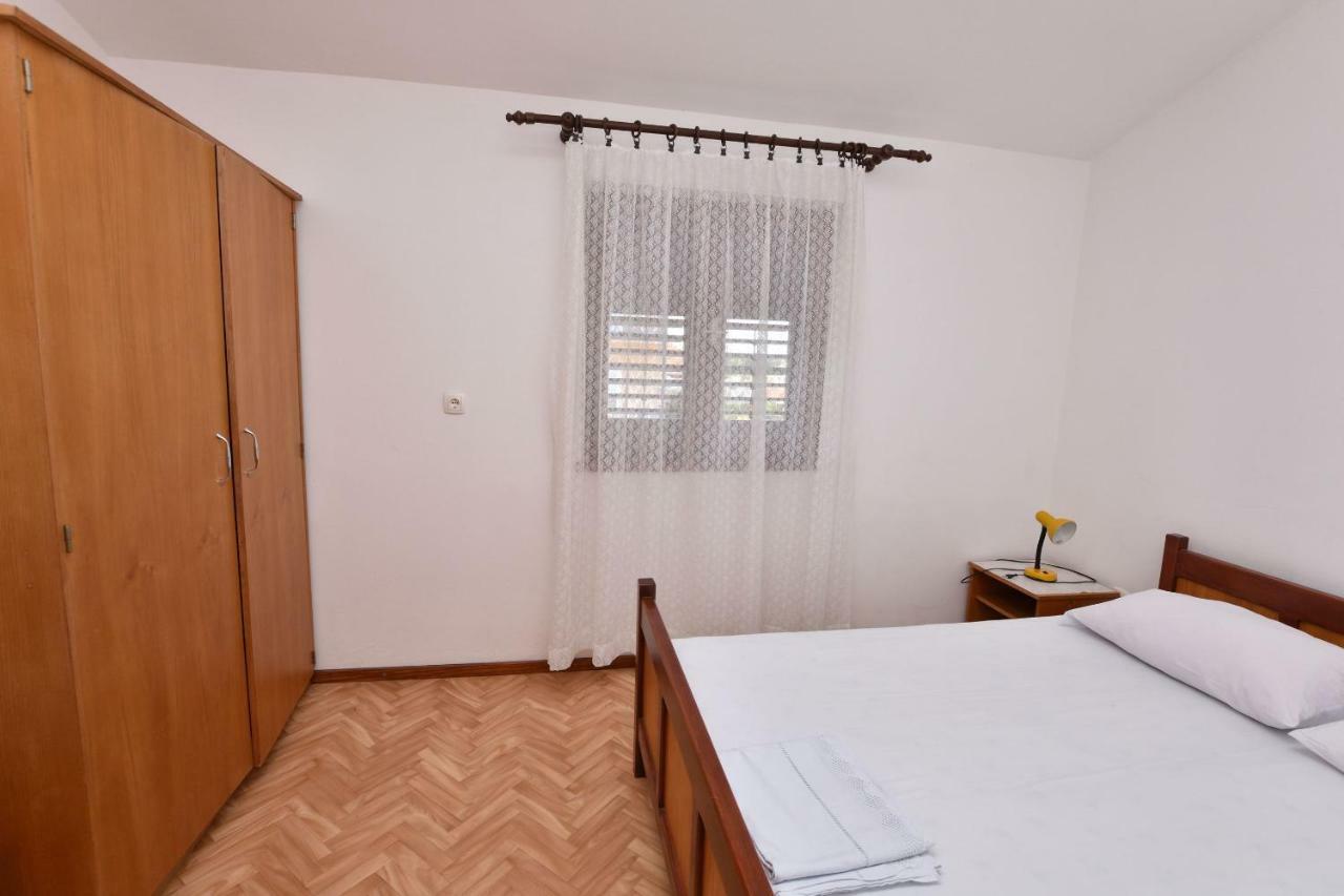 Apartment Damir Примоштен Екстер'єр фото