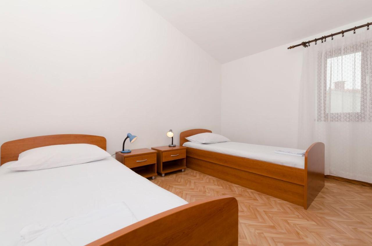 Apartment Damir Примоштен Екстер'єр фото