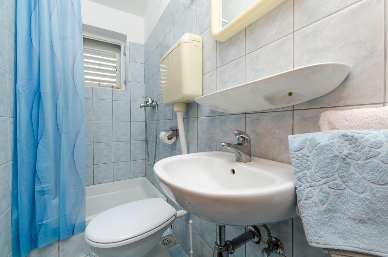 Apartment Damir Примоштен Екстер'єр фото