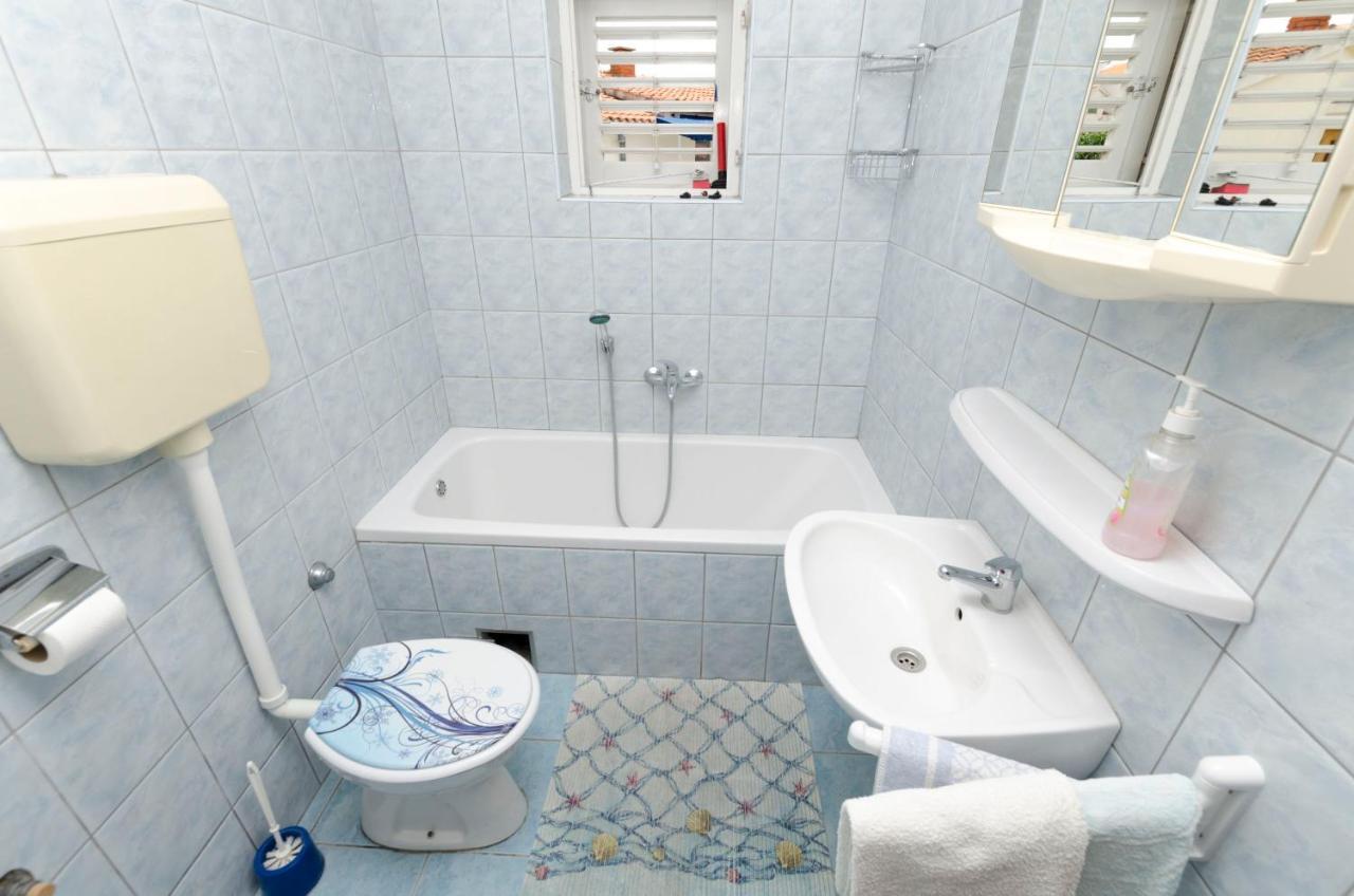 Apartment Damir Примоштен Екстер'єр фото