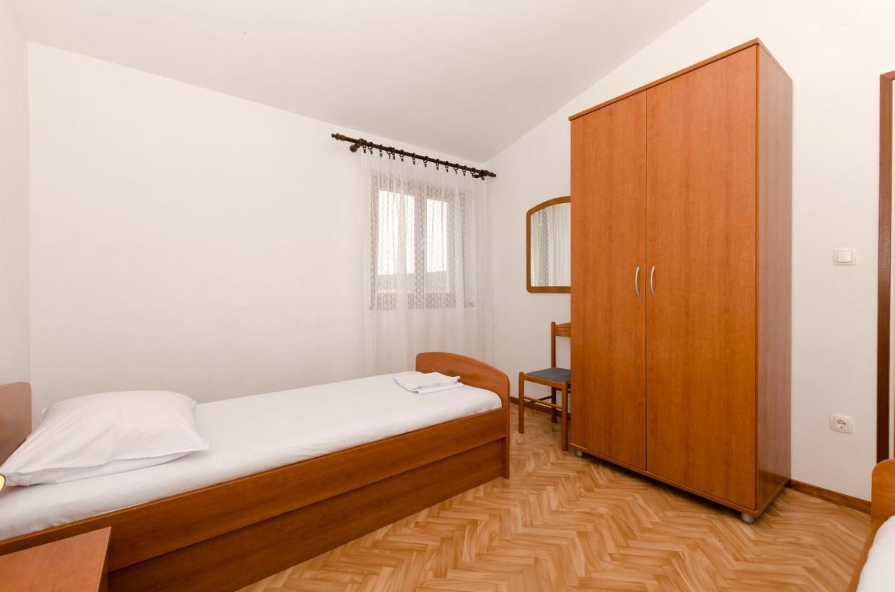 Apartment Damir Примоштен Екстер'єр фото