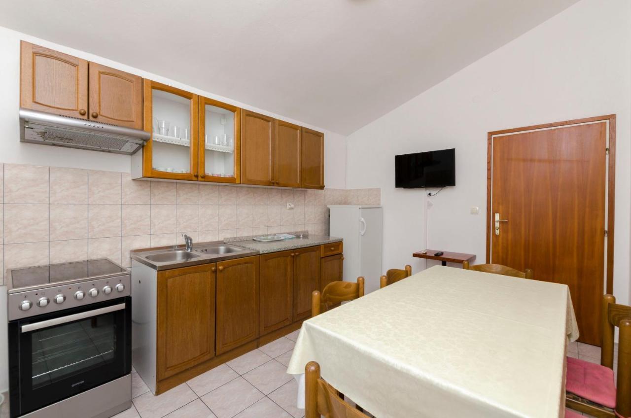 Apartment Damir Примоштен Екстер'єр фото