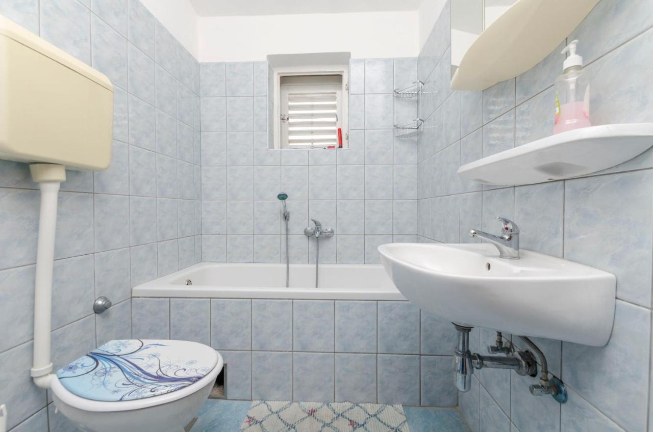 Apartment Damir Примоштен Екстер'єр фото
