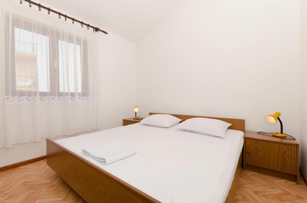 Apartment Damir Примоштен Екстер'єр фото